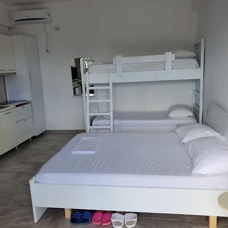 Luigi S Fairyview Apartment ซารานเดอ ภายนอก รูปภาพ
