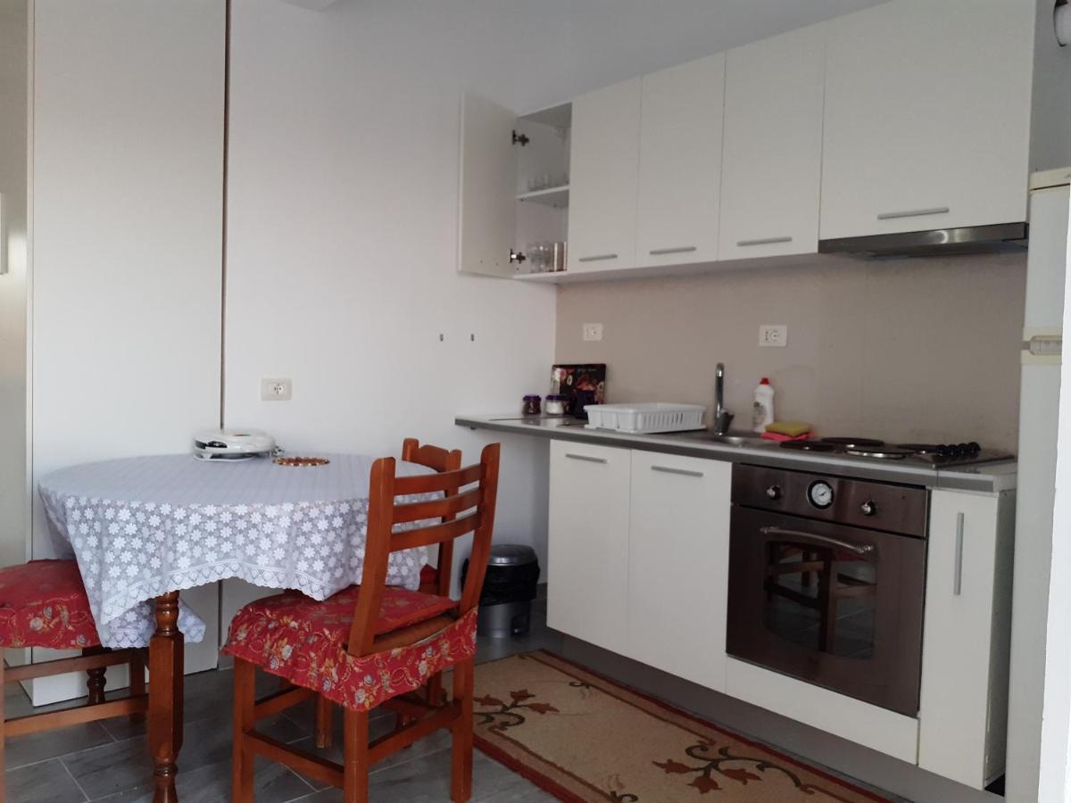 Luigi S Fairyview Apartment ซารานเดอ ภายนอก รูปภาพ
