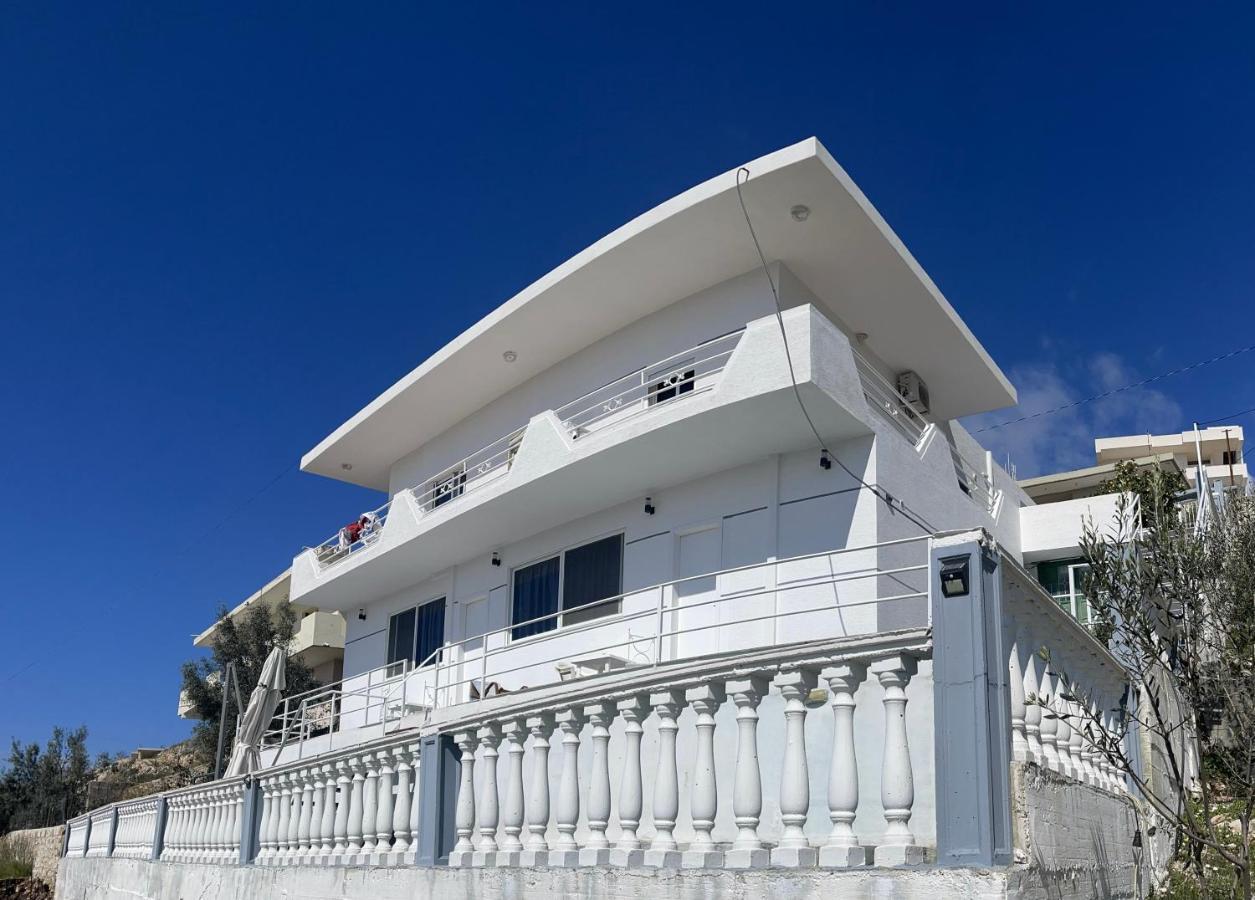 Luigi S Fairyview Apartment ซารานเดอ ภายนอก รูปภาพ